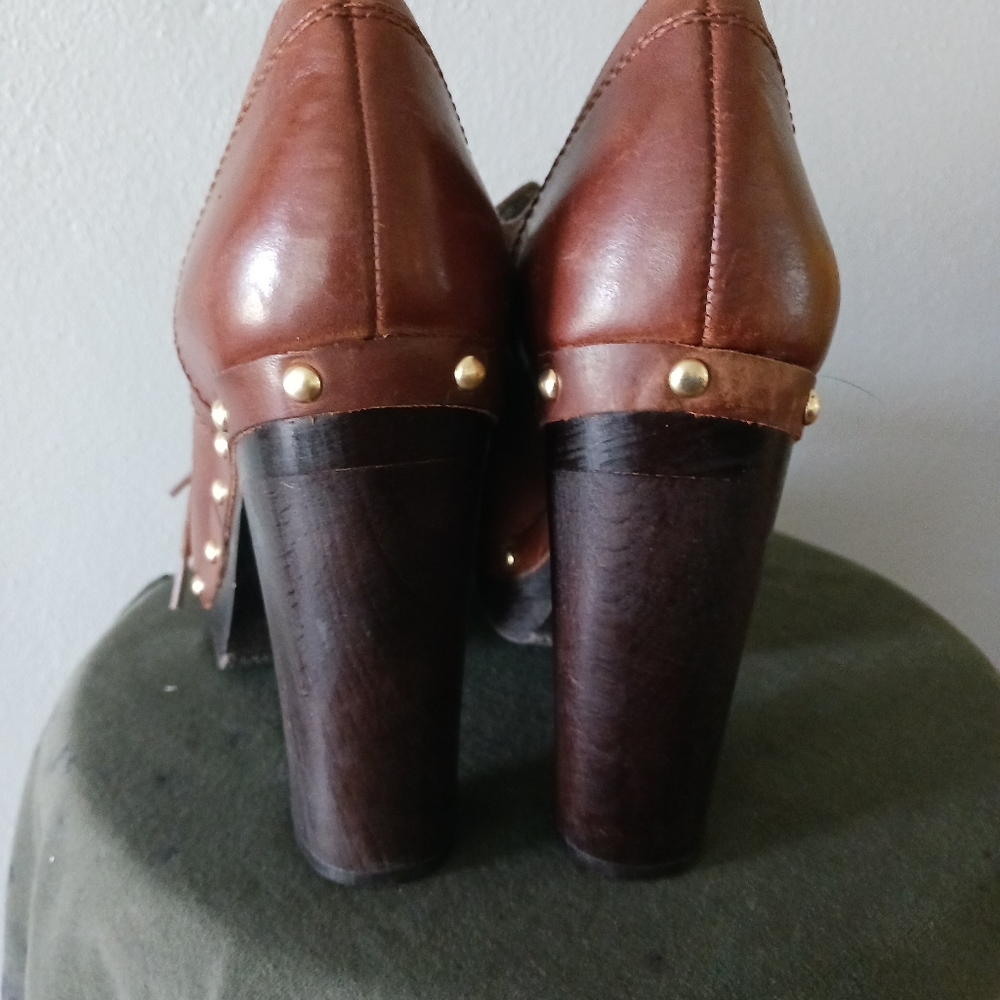 Shoes - Picture 3 of 8